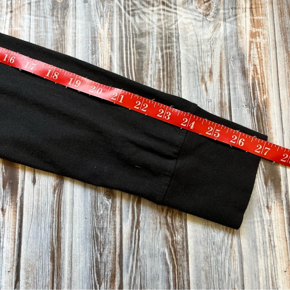 Hollister Curved Hem, Crew Neck Black with Floral Long Sleeve Tee, Men's Medium - Picture 10 of 10